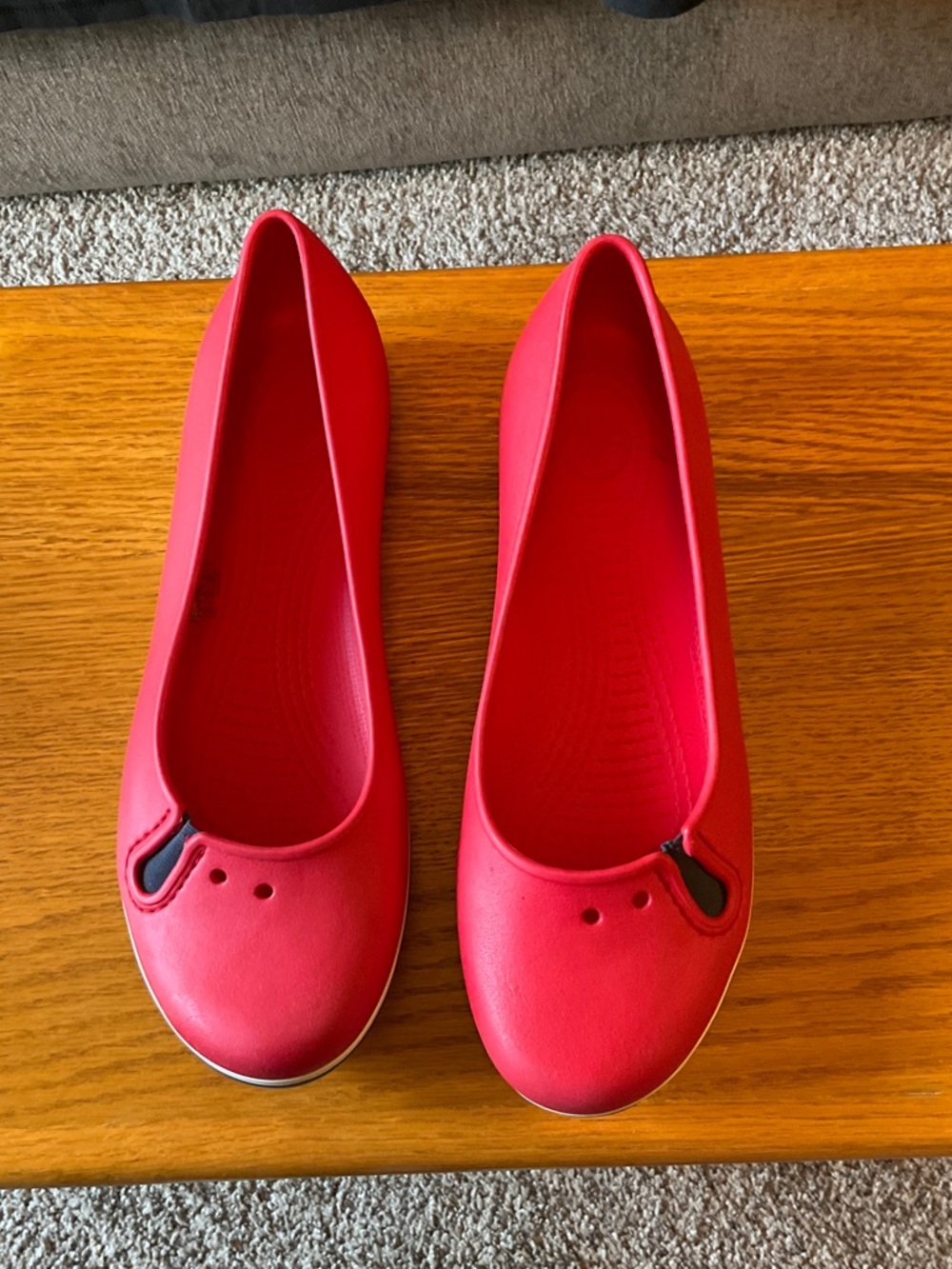 Women’s Size 11 Crocs Flats, Great Condition, Perfect for Summer!